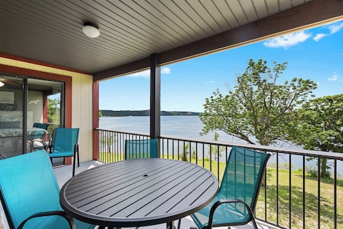 Sunset View at Anchors Point Lakefront Stay for 8 w/ Private Balcony