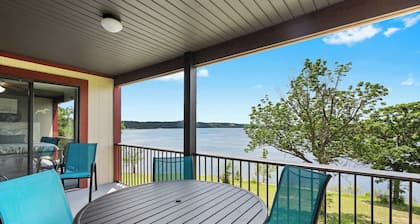 Sunset View at Anchors Point Lakefront Stay for 8 w/ Private Balcony