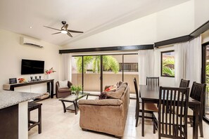 Interior - The Cove 10 • 2 BR 2-Bath Condo • Walk to Ocotal Beach • 4 Guests (Ocotal)