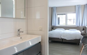 4 bedrooms, free WiFi