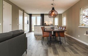 Dining - Cozy home in Idskenhuizen with WiFi (Idskenhuizen)