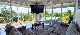 Charming 2-bedroom villa with Swimming Pool, WiFi, & AC in lovely San Ignacio