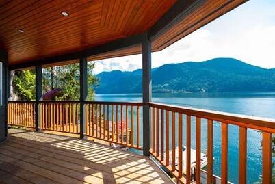 Stunning Deep Cove Waterfront Estate