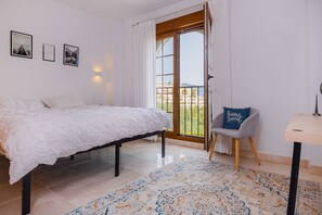 3 sovrum, skrivbord, strykjärn/strykbräda och gratis wi-fi