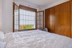 3 chambres, bureau, fer et planche à repasser, Wi-Fi gratuit