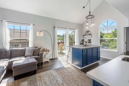 The Lazy Loft Stay for 4!