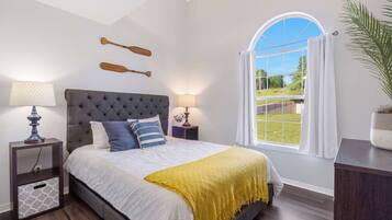 2 عدّة غرف نوم وبديكورات فريدة لكل غرفة وطراز فريد لكل وحدة