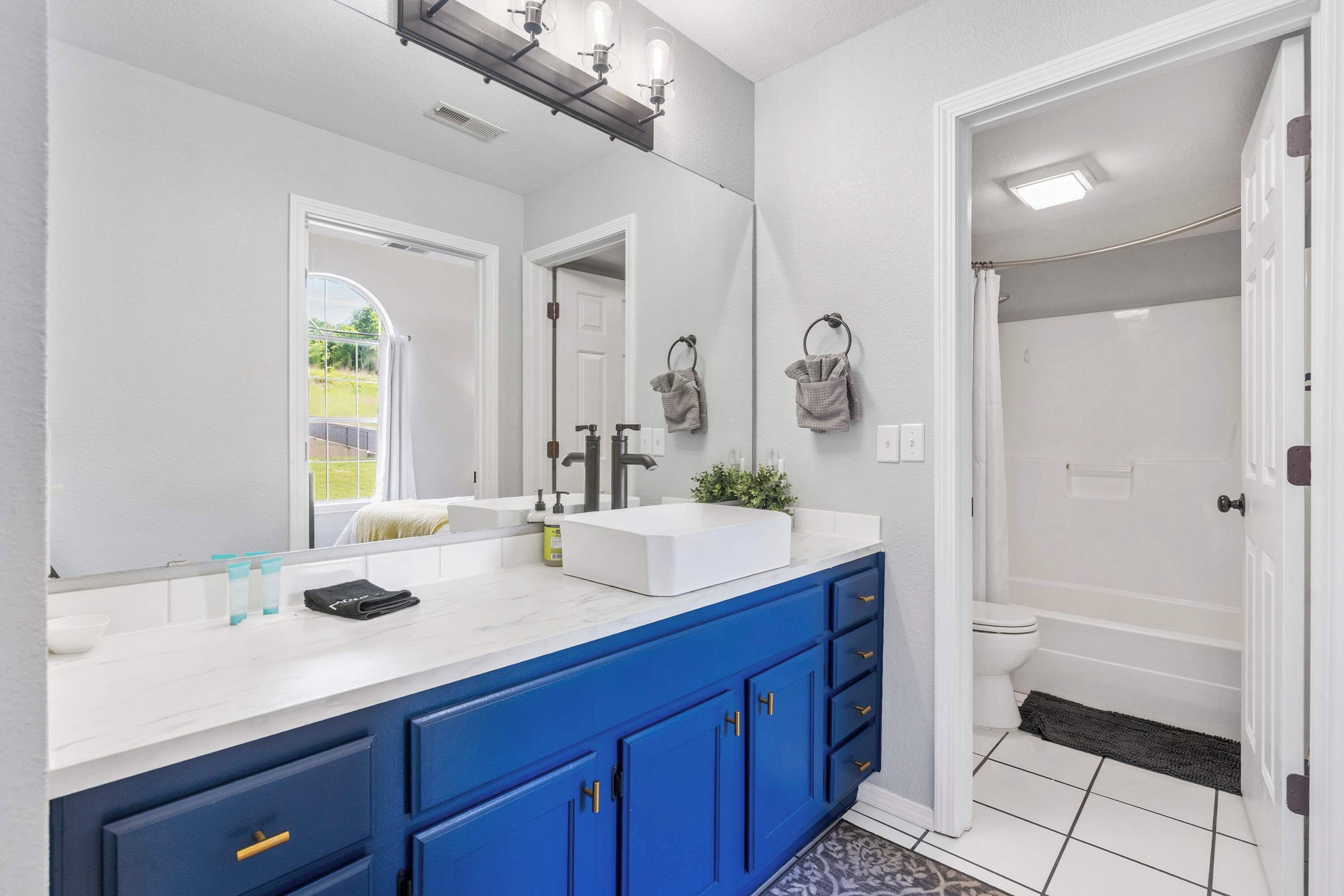 Condo, 2 Queen Beds, Balcony, Garden View (The Lazy Loft) | Bathroom | Hair dryer, towels
