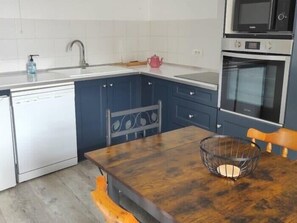 Kühlschrank, Mikrowelle, Ofen, Geschirrspüler