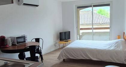Aquarius, studio centre ville avec climatisation et balcon