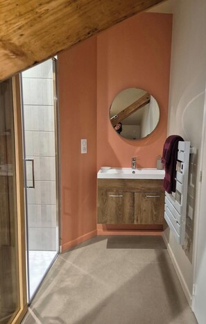 Dusche, Haartrockner, Handtücher