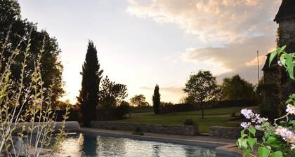 Domaine du ChĂąteau la Rhue, grand espace, piscine