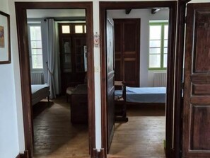 4 habitaciones, cuna de viaje y wifi 