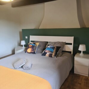 8 Schlafzimmer, Bügeleisen/Bügelbrett, Reisekinderbett, WLAN