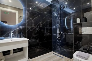 Dusche, Haartrockner, Handtücher, Seife