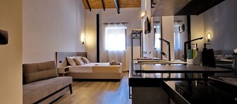 4 LEMONS LUXURY STUDIO 02