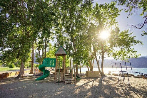 Wapato Point Resort - Ground floor 3 bedroom on the Lake!