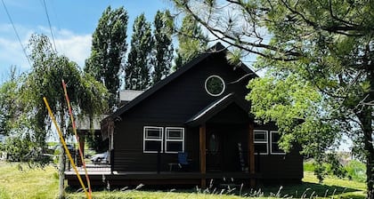 3 bedrooms, 2 full bath in picturesque Worley WiFi, HVAC. Start your getaway
