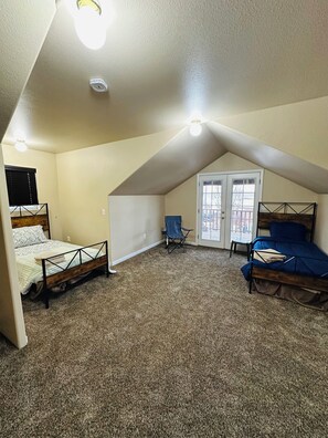 2 bedrooms, free WiFi, bed sheets - 2 bedrooms, 2 full bath in picturesque Worley WiFi, HVAC. Start your getaway (Worley)