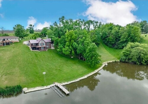 Peaceful Lake Cabin with Hot Tub & Starry Views.  Sleeps 9
Comfortably!