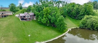 Peaceful Lake Cabin with Hot Tub & Starry Views.  Sleeps 9
Comfortably!