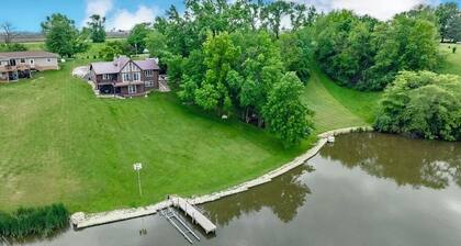 Peaceful Lake Cabin with Hot Tub & Starry Views. Sleeps 9
Comfortably!
