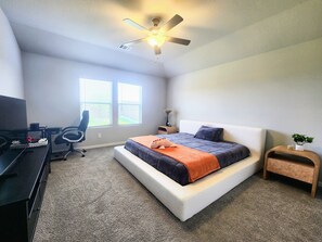 4 bedrooms, iron/ironing board, WiFi, bed sheets