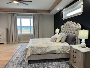 5 bedrooms, WiFi, bed sheets, wheelchair access