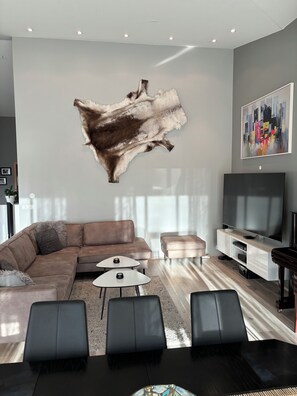 Smart TV, libri, impianto stereo