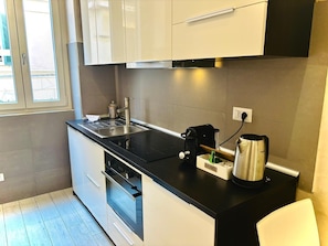 Micro-ondes, four, plaque de cuisson, lave-vaisselle