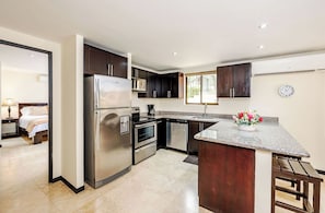 Fridge, microwave, oven, coffee/tea maker