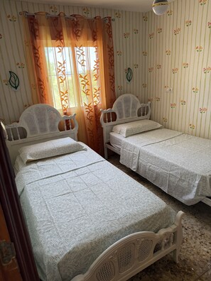 Ferros/tábuas de passar roupa, Wi-Fi, roupa de cama