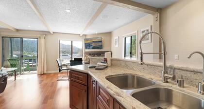 Lakeview Condo
