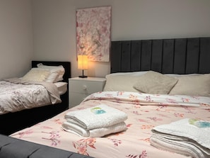 2 bedrooms, iron/ironing board, WiFi
