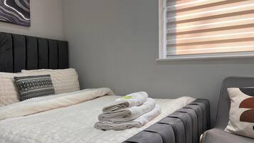 2 bedrooms, iron/ironing board, WiFi