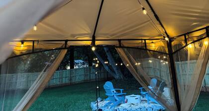 Newly Renovated-Private Backyard Hot Tub-Patio-Modern Luxe- Sleeps 8