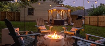 Newly Renovated-Private Backyard Hot Tub-Patio-Modern Luxe- Sleeps 8