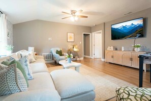 Smart TV, fireplace