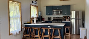 Charming 2-bedroom house near Volcanoes National Park with WiFi.