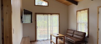 Charming 2-bedroom house near Volcanoes National Park with WiFi.