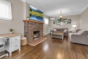 TV, fireplace, stereo