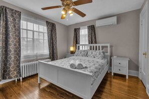 4 bedrooms, desk, iron/ironing board, travel crib