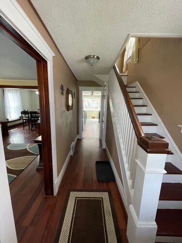 ♥3 bdrm Niagara Falls Home ♥ A/C♥ Hot Tub♥ Parking