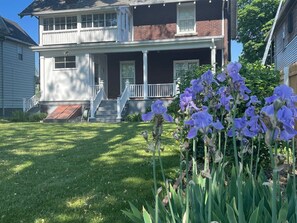 Exterior - Spacious ♥ Niagara Falls♥A/C♥Parking♥Steam Shower (Niagara Falls)