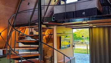小木屋, 1 間臥室, 非吸煙房, 湖景 | 客廳 | 32 吋LCD 電視連有線電視頻道、串流服務