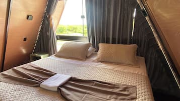Chalé premium, 1 cama King e sofá-cama, para não fumantes, vista para o lago | Roupas de cama de algodão egípcio, roupas de cama premium