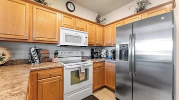 Condo, Multiple Beds, Balcony, Mountain View (The Nest on Birdie Lane) | Private kitchen | Fridge, microwave, oven, stovetop