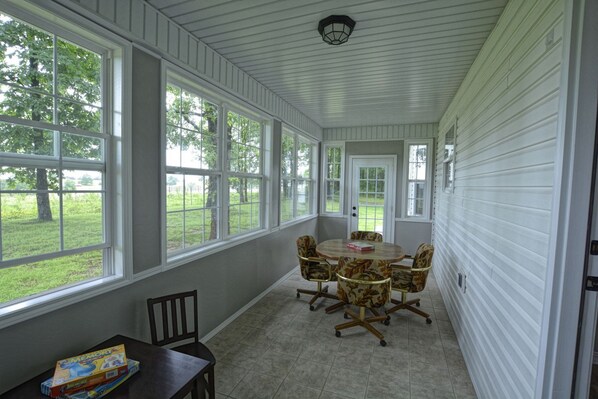 Dining - Buffalo to Branson country house (Harrison)