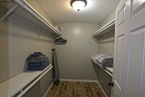 Interior - Buffalo to Branson country house (Harrison)