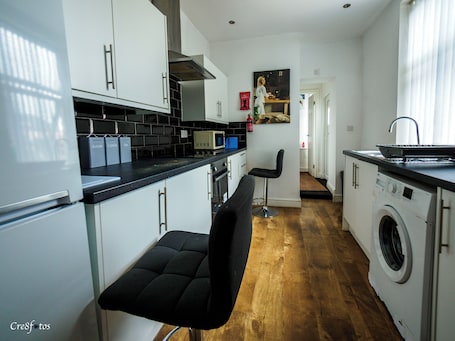 Fridge, microwave